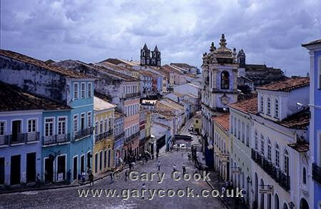 Cobbled streets and colonial architecture, Largo de Pelourinho, Salvador, Bahia, Brazil